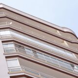Efectul de levier în imobiliare: cum amplifică creditul câștigul și riscul