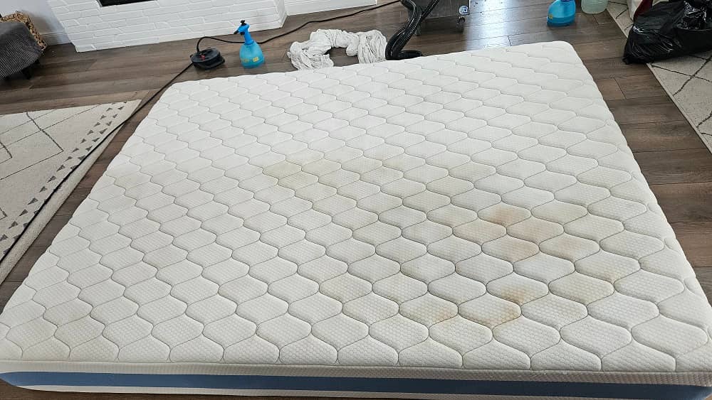 Saltea inainte de curatarea profesionala CleanSpot Oradea